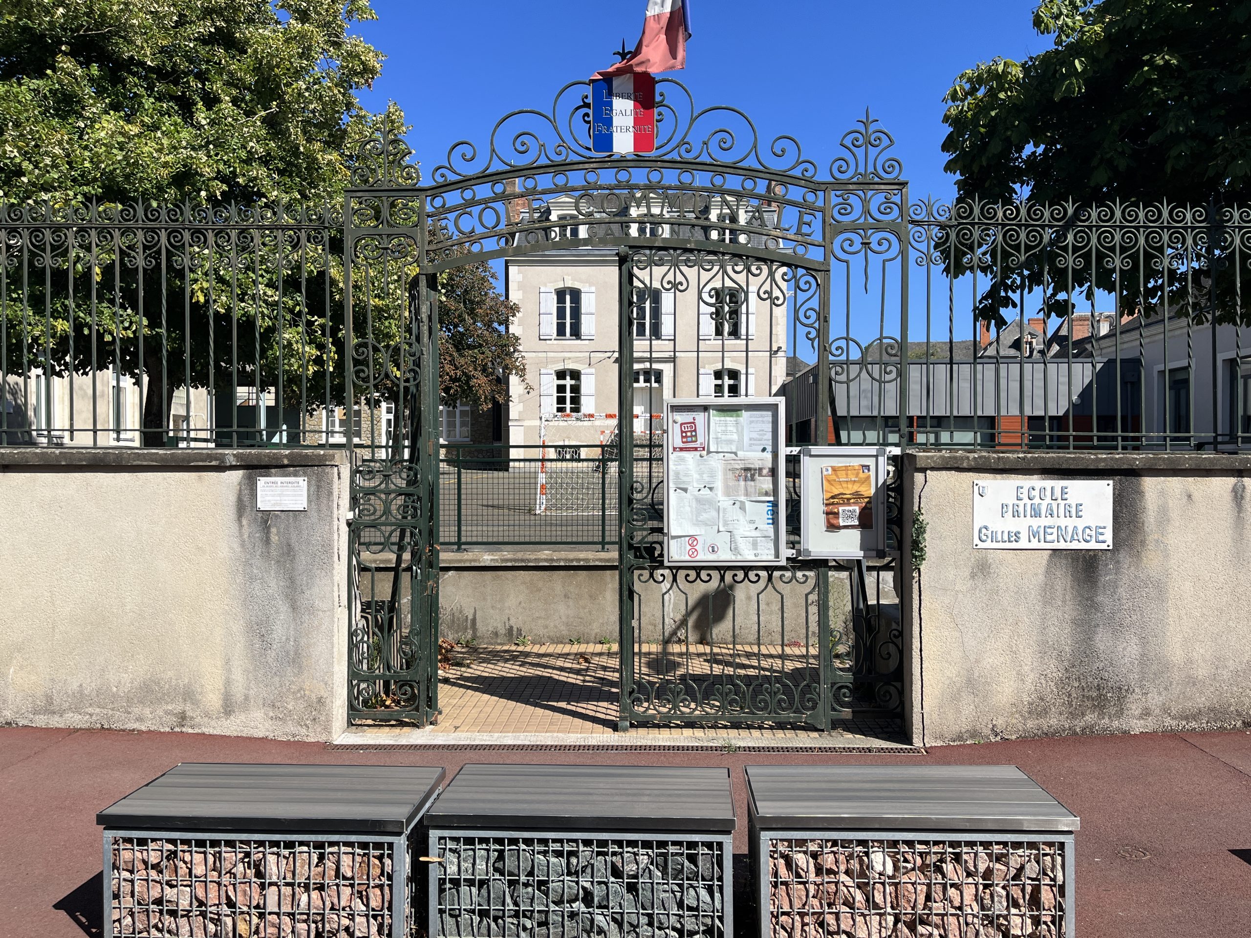 Rue Gilles Ménage : circulation interdite aux horaires d’entrées et sorties de l’école à partir du lundi 12 mai